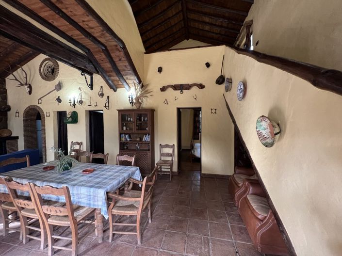 Image No.7-4 Bed Property for sale