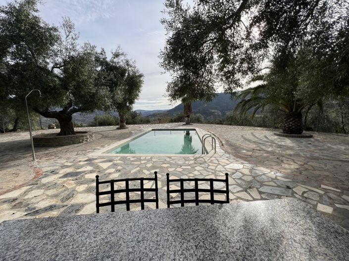 Image No.20-4 Bed Property for sale