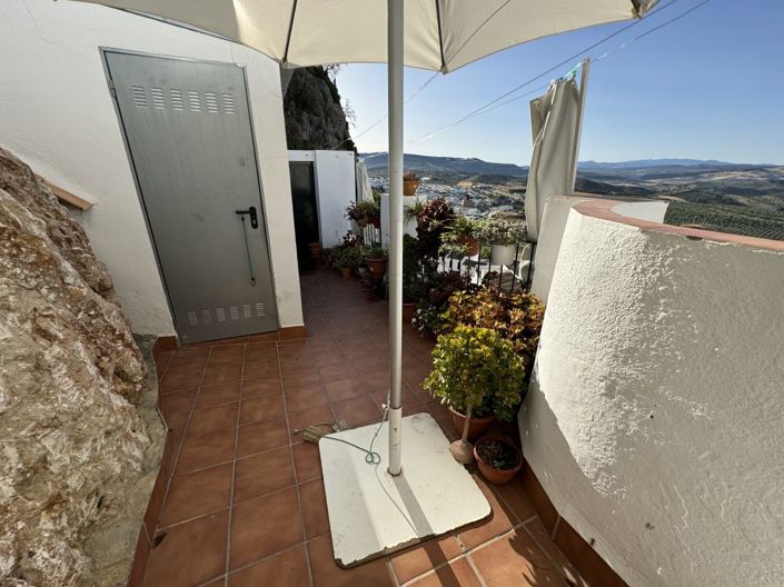 Image No.12-3 Bed Property for sale