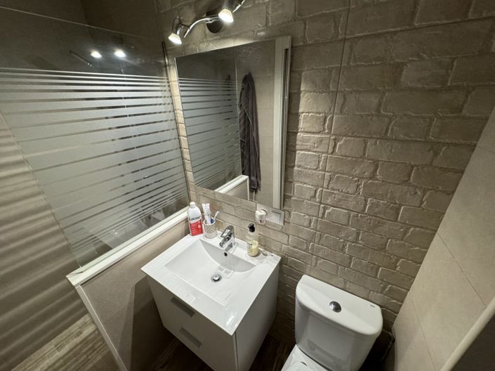 Image No.27-3 Bed Property for sale