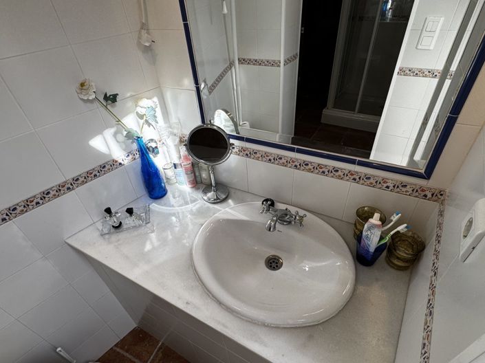 Image No.10-2 Bed Property for sale