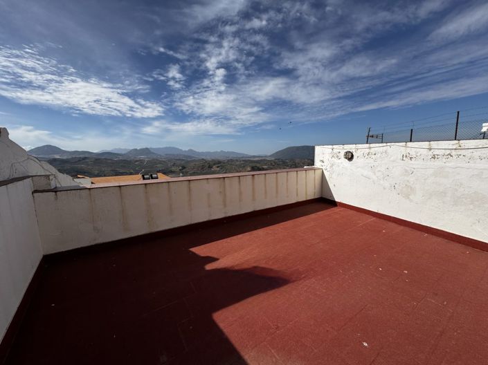 Image No.11-2 Bed Property for sale