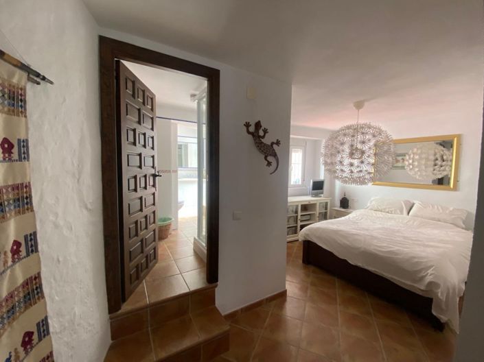 Image No.30-2 Bed Property for sale