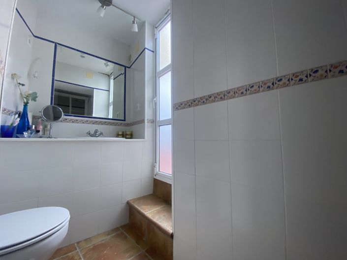 Image No.32-2 Bed Property for sale