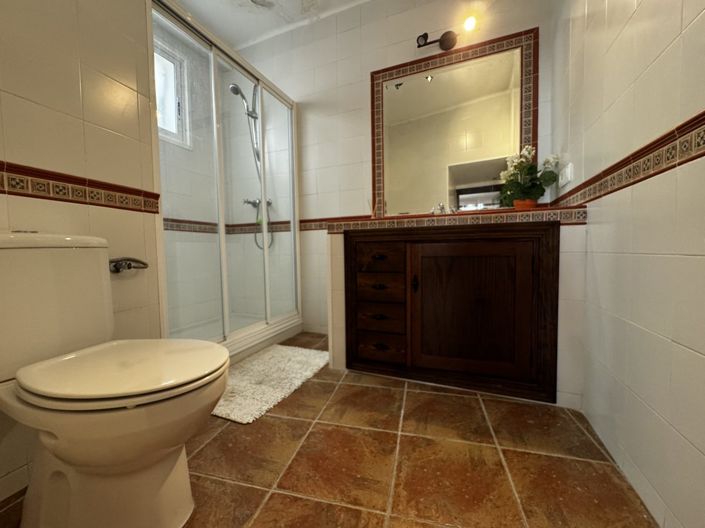 Image No.3-2 Bed Property for sale