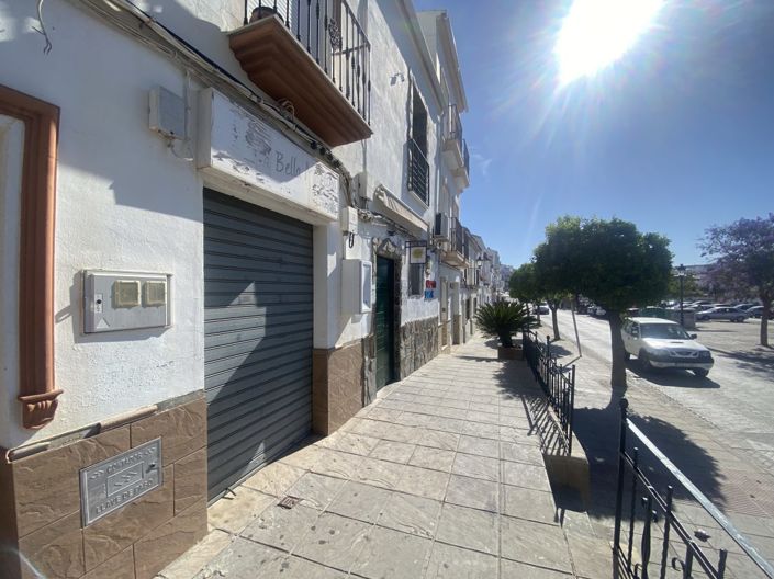 Image No.29-3 Bed Commercial for sale