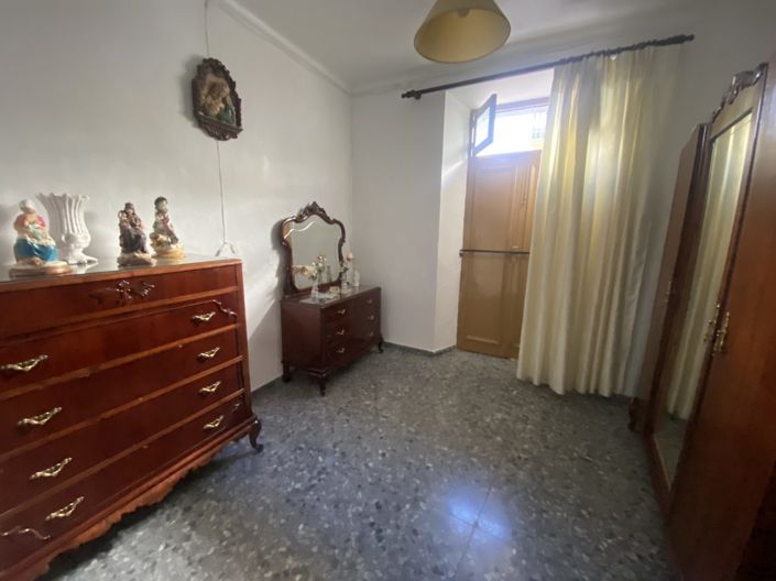 Image No.12-4 Bed Townhouse for sale