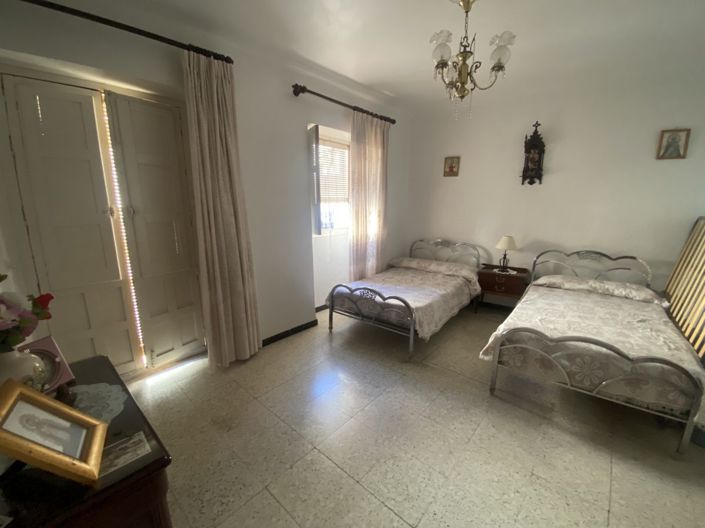 Image No.21-4 Bed Townhouse for sale