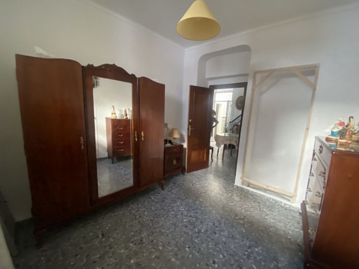 Image No.10-4 Bed Townhouse for sale