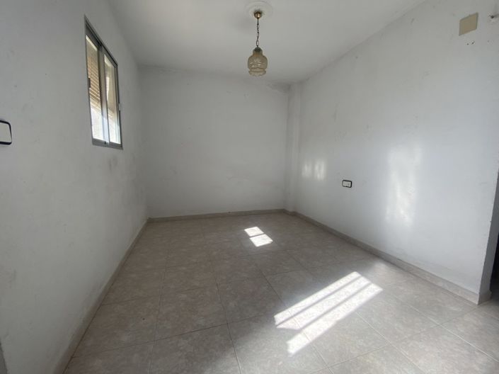 Image No.13-3 Bed Townhouse for sale