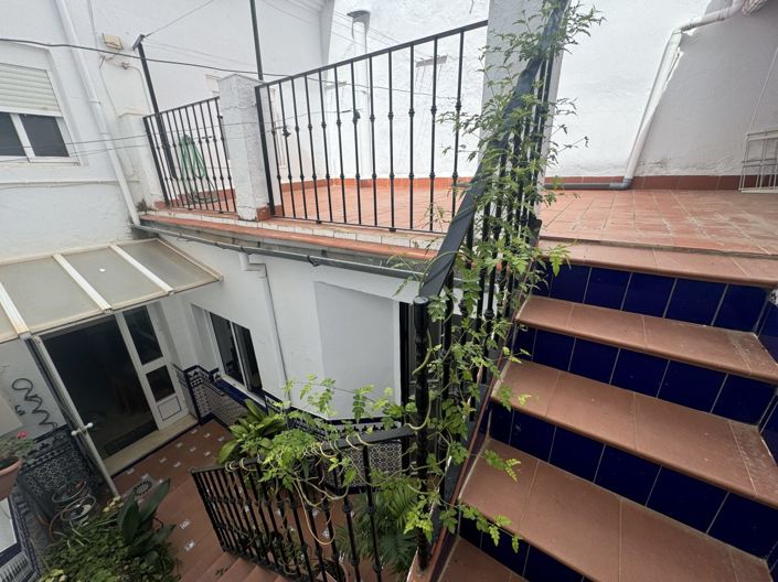 Image No.19-5 Bed Townhouse for sale