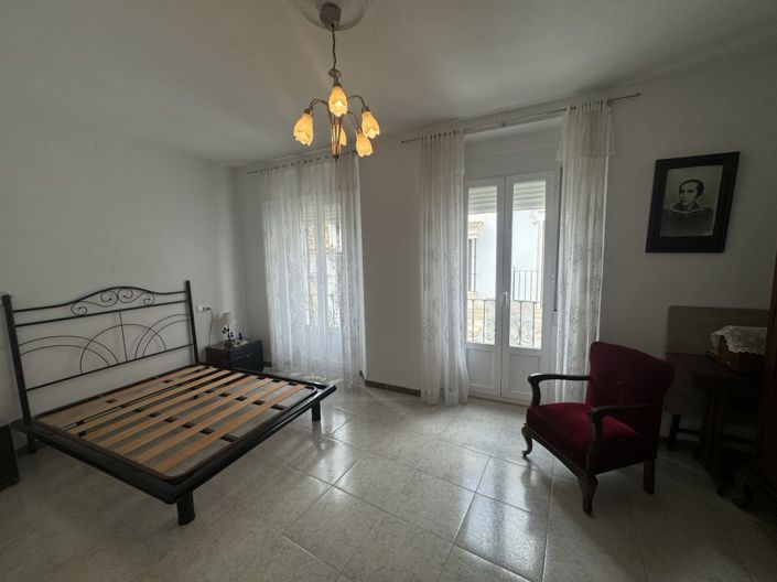 Image No.30-5 Bed Townhouse for sale