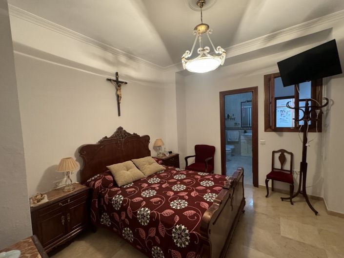 Image No.9-5 Bed Townhouse for sale