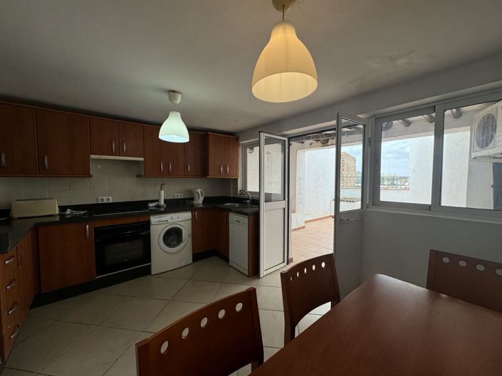 Image No.28-3 Bed Townhouse for sale