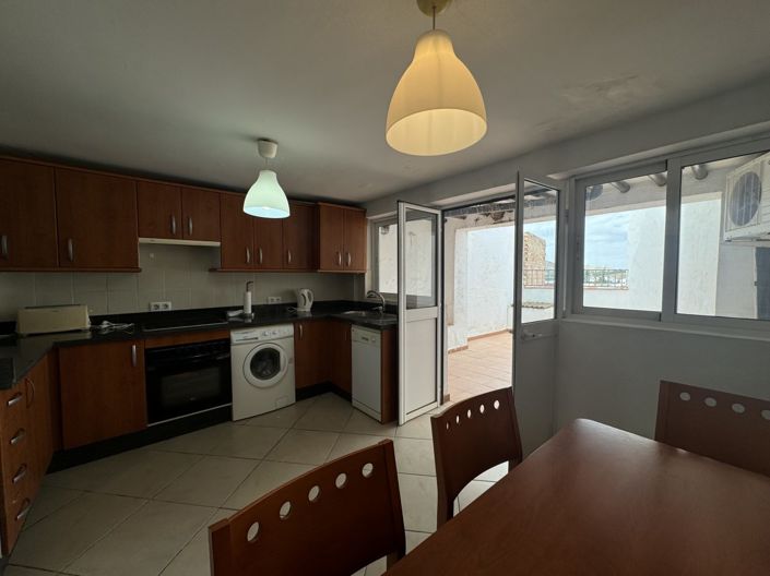 Image No.25-3 Bed Townhouse for sale