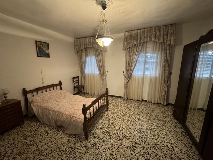 Image No.16-3 Bed Property for sale