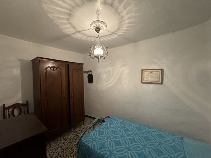 Image No.17-3 Bed Property for sale