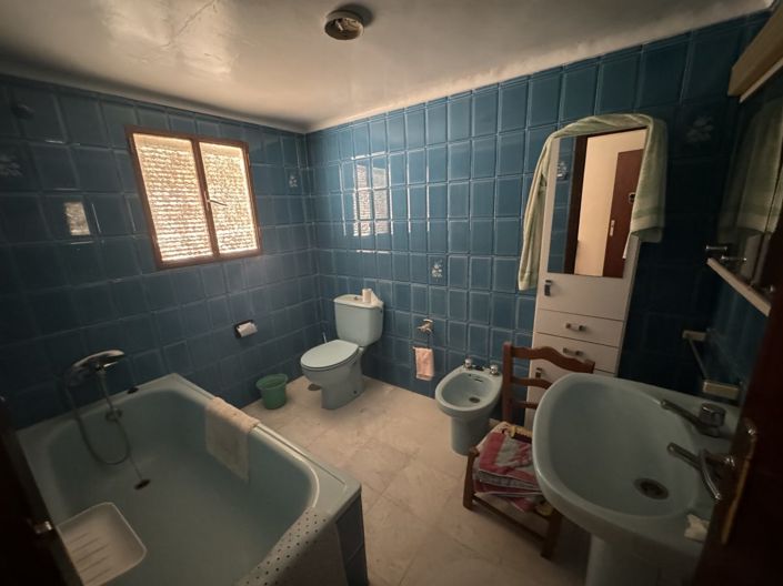 Image No.18-3 Bed Property for sale