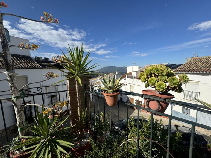 Image No.21-3 Bed Property for sale