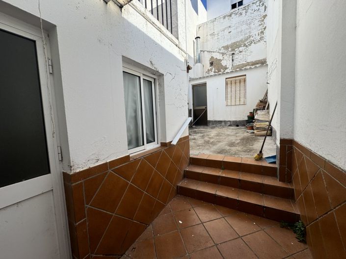 Image No.8-3 Bed Property for sale