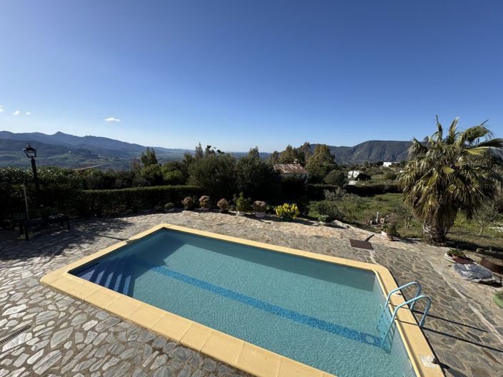 Image No.25-6 Bed Property for sale