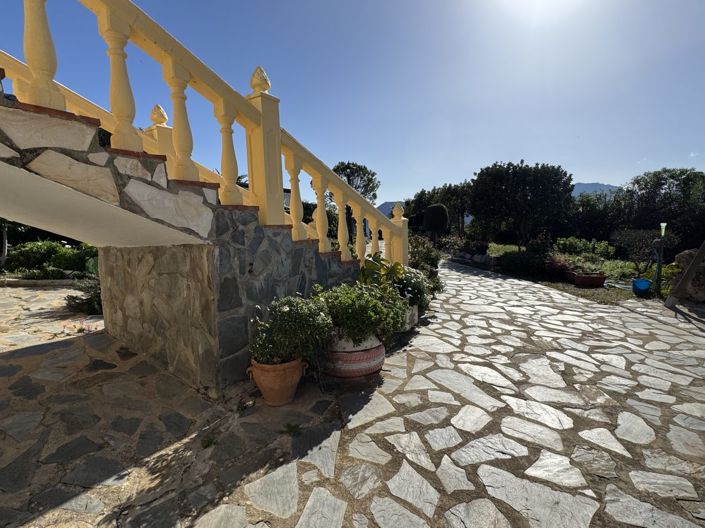 Image No.44-6 Bed Property for sale