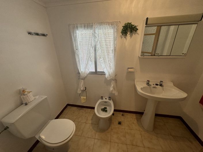 Image No.15-6 Bed Townhouse for sale