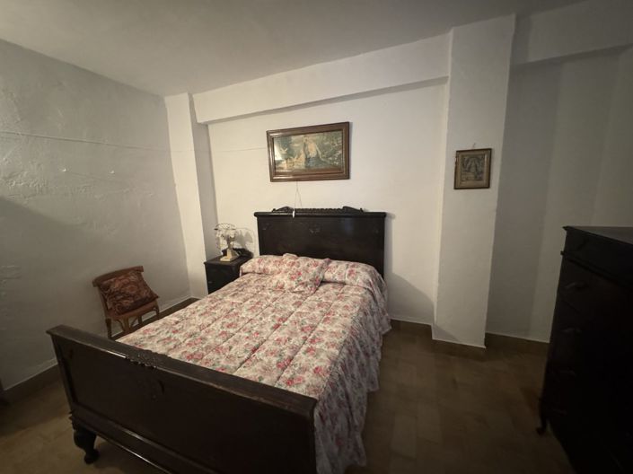 Image No.19-6 Bed Townhouse for sale