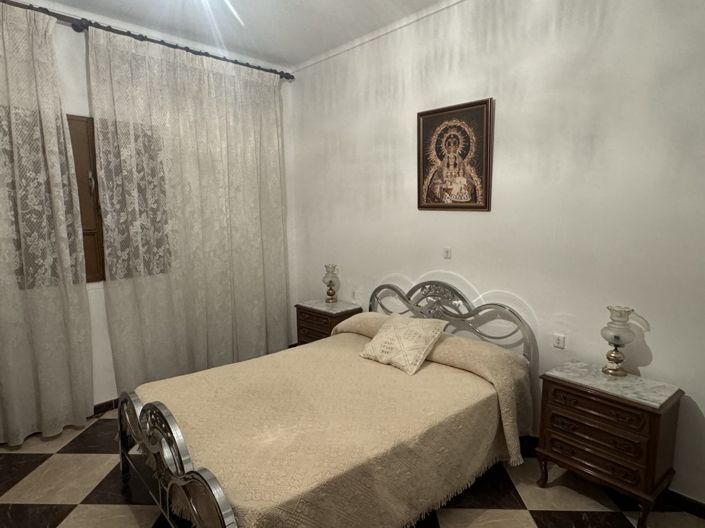 Image No.5-6 Bed Townhouse for sale