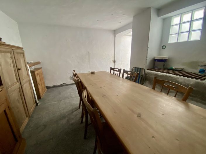 Image No.17-3 Bed Property for sale