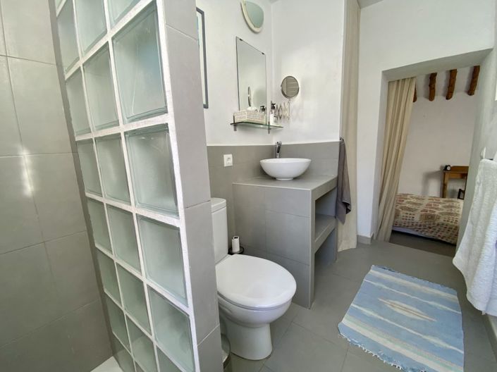 Image No.19-3 Bed Property for sale