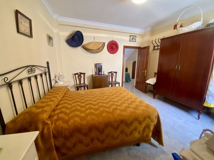 Image No.32-4 Bed Townhouse for sale