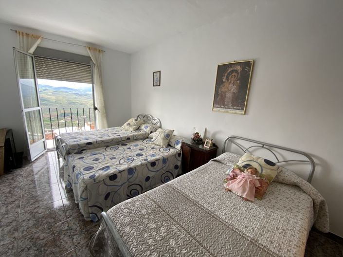 Image No.24-3 Bed Townhouse for sale