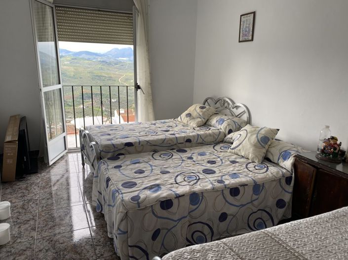 Image No.26-3 Bed Townhouse for sale