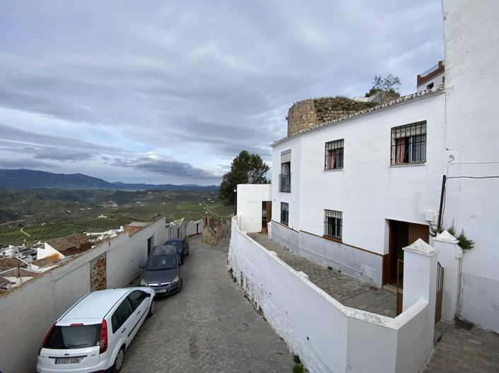 Image No.5-3 Bed Townhouse for sale