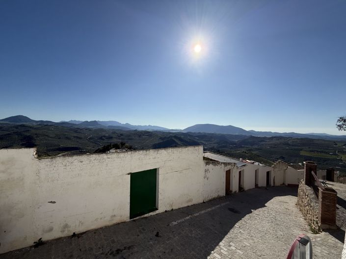 Image No.30-3 Bed Townhouse for sale