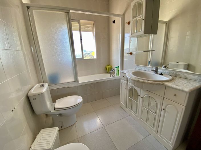 Image No.26-4 Bed Townhouse for sale