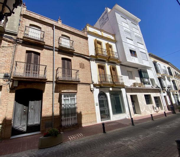 Image No.2-7 Bed Property for sale