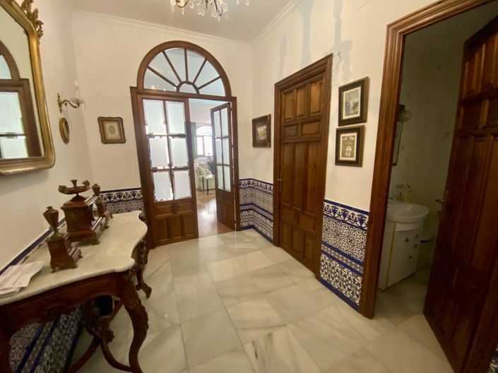 Image No.11-7 Bed Property for sale