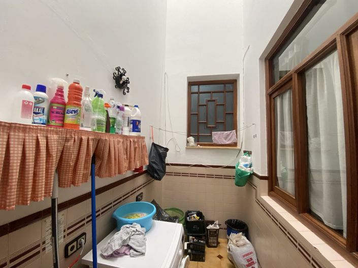 Image No.16-7 Bed Property for sale