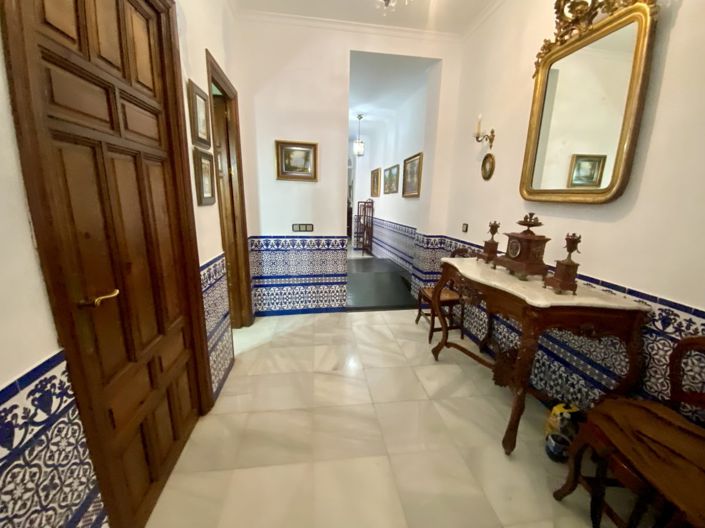 Image No.18-7 Bed Property for sale