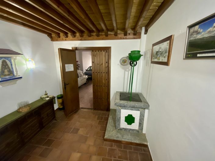 Image No.33-7 Bed Property for sale