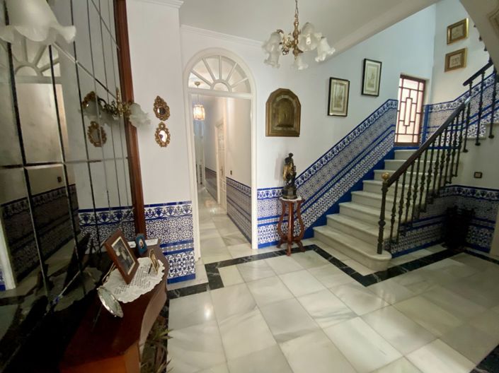 Image No.5-7 Bed Property for sale