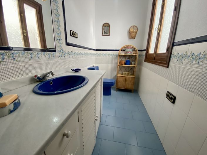 Image No.53-7 Bed Property for sale