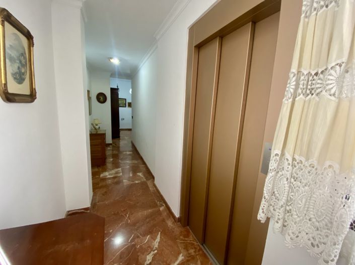 Image No.9-7 Bed Property for sale