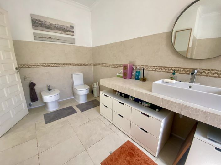 Image No.44-2 Bed Property for sale