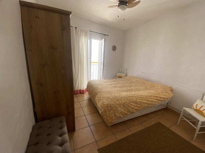 Image No.12-2 Bed Property for sale