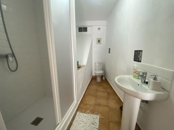 Image No.15-2 Bed Property for sale