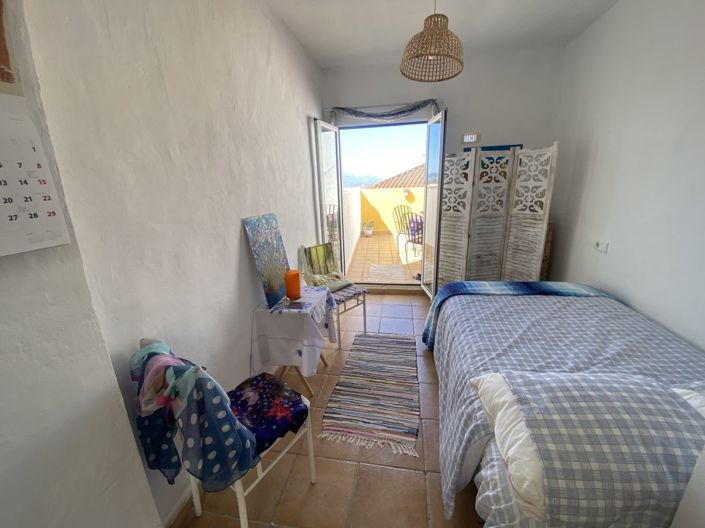 Image No.21-2 Bed Property for sale