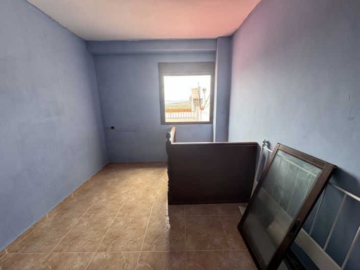 Image No.12-5 Bed Townhouse for sale